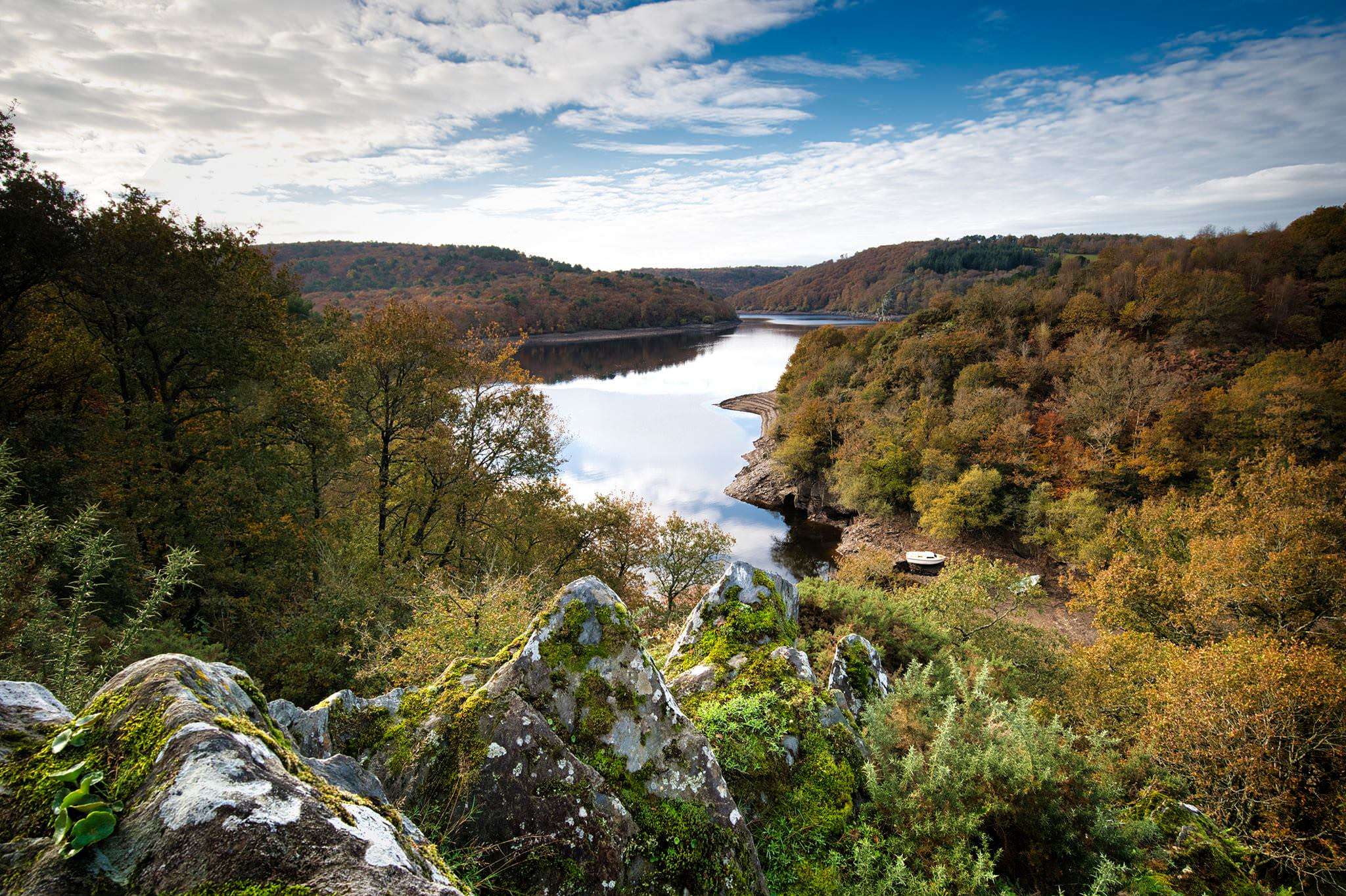 découvrez notre guide complet pour des vacances inoubliables au camping du lac de guerlédan. conseils, activités et astuces pour profiter pleinement de votre séjour au cœur de la nature bretonne.