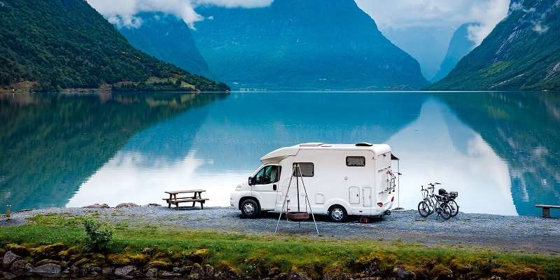 découvrez comment choisir le camping-car 5 places idéal pour vos voyages en famille : conseils, critères essentiels et astuces pour un confort optimal.
