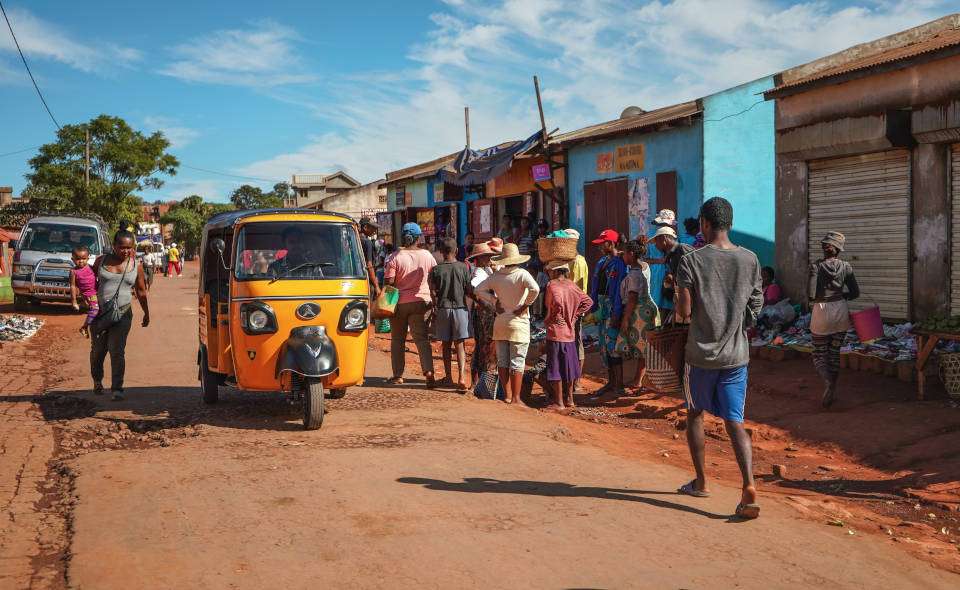 découvrez les principaux dangers à connaître avant de partir en vacances à madagascar et comment voyager en toute sécurité sur cette île unique.