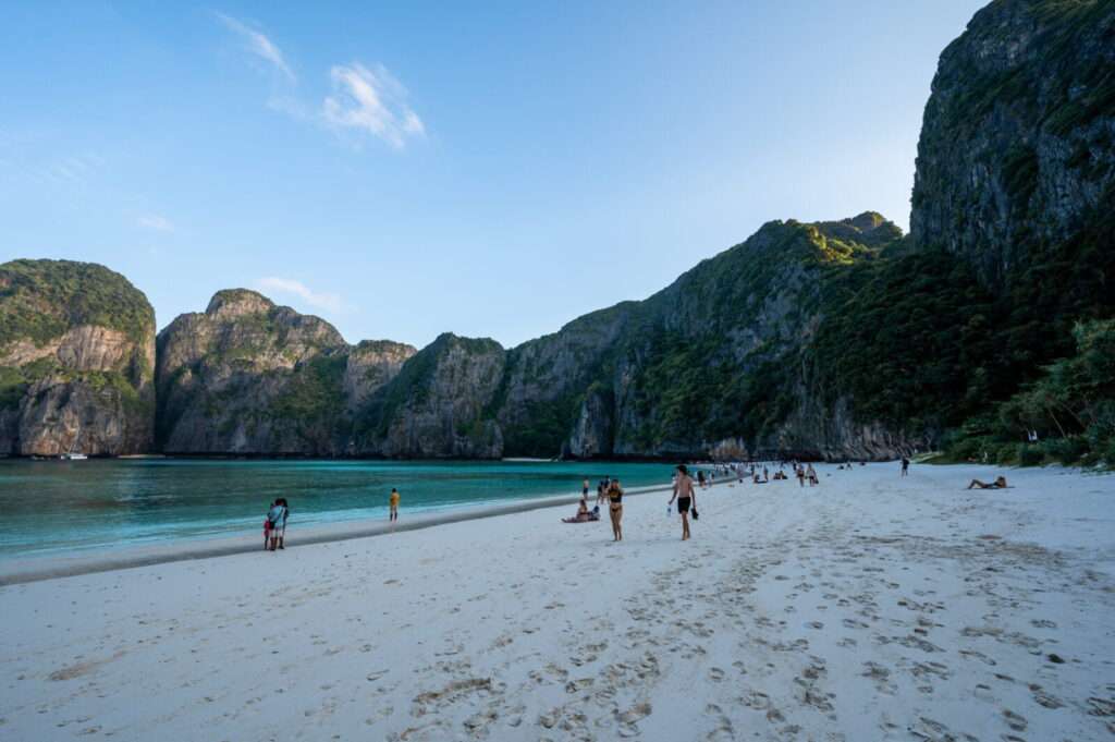 découvrez notre guide complet pour visiter ko phi phi et la célèbre maya bay : conseils pratiques, meilleures périodes, activités incontournables et astuces pour profiter pleinement de votre séjour.