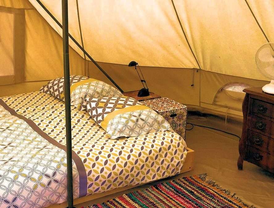 découvrez notre guide complet pour la location de tentes de camping : conseils, astuces et recommandations pour choisir la tente idéale pour vos aventures en plein air.