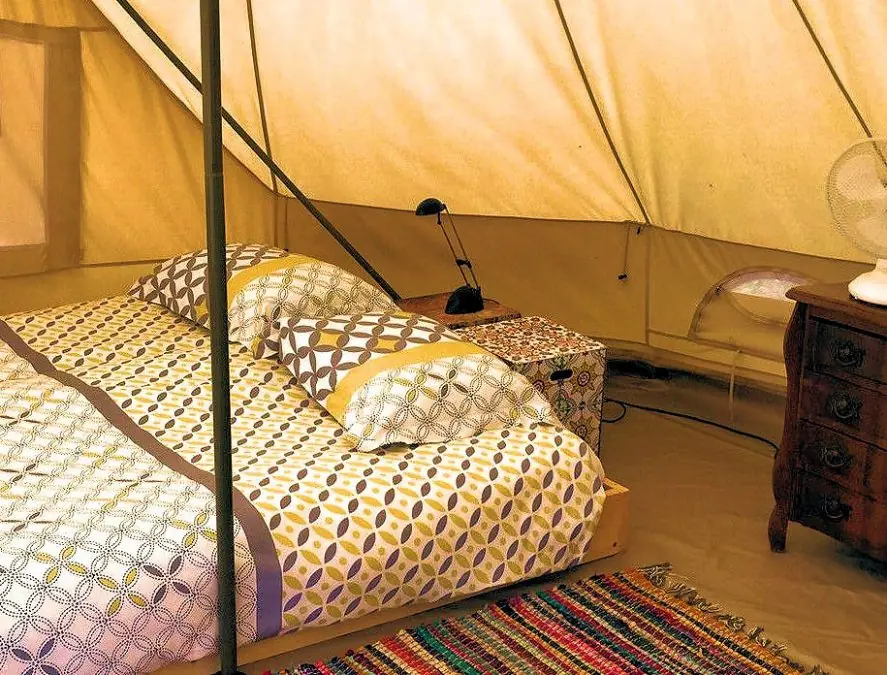 découvrez notre guide complet pour la location de tentes de camping : conseils, astuces et recommandations pour choisir la tente idéale pour vos aventures en plein air.