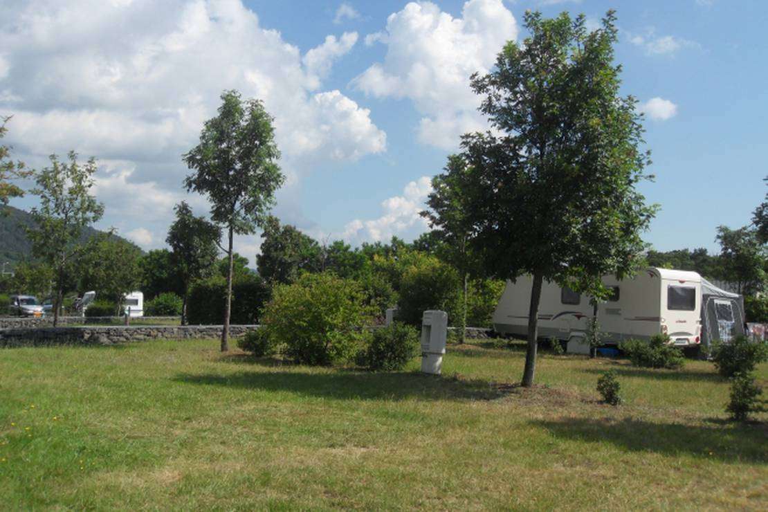 découvrez le camping à volvic, un lieu idéal pour des vacances nature entre volcans et rivières, avec des activités en plein air pour toute la famille.