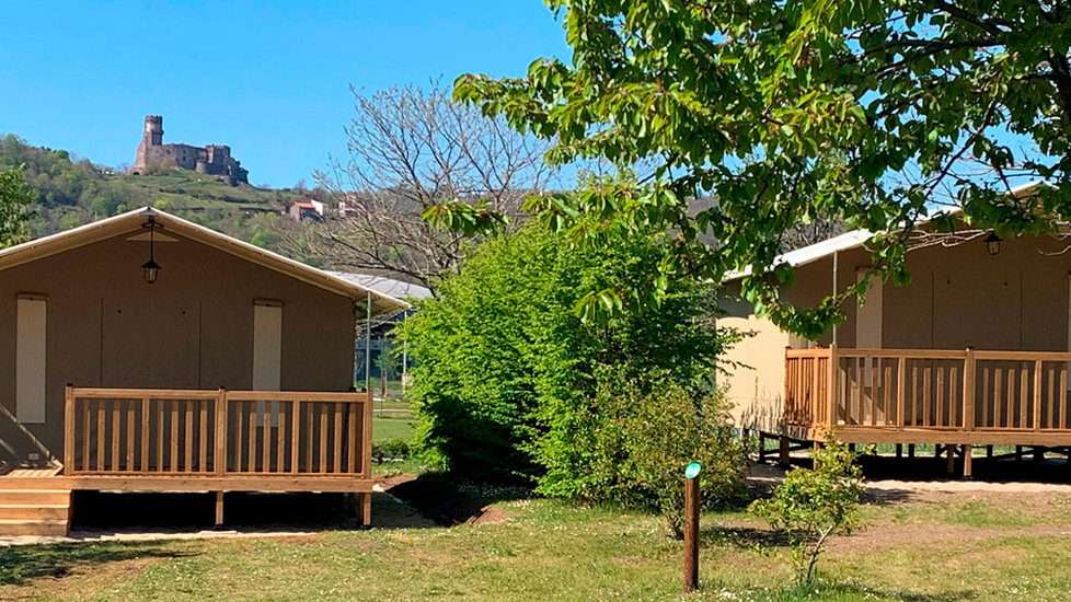 découvrez volvic camping, un site idéal pour des vacances en pleine nature au cœur des montagnes volcaniques. profitez d’hébergements confortables et d’activités pour toute la famille.