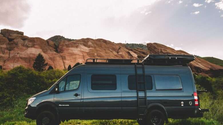 découvrez nos conseils essentiels pour acheter un campervan adapté à vos besoins et partir à l'aventure en toute liberté.