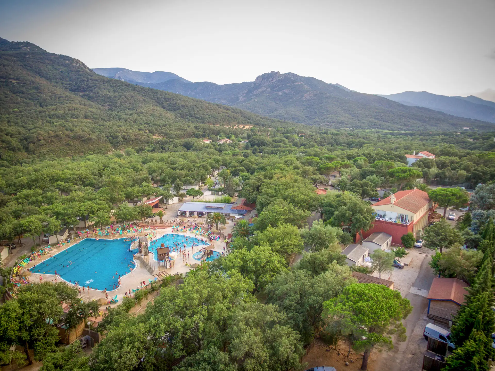 découvrez les meilleurs campings près de perpignan pour des vacances inoubliables en plein air, entre nature et confort.