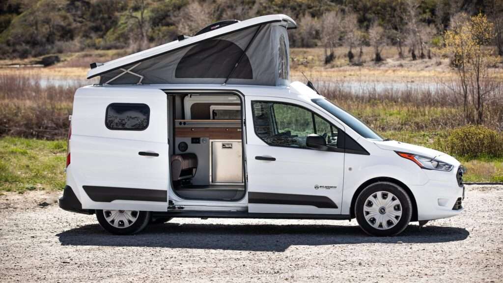 découvrez notre camping-car compact, idéal pour voyager facilement tout en profitant du confort et de la liberté sur la route.