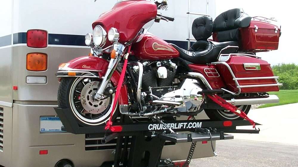 porte-moto pour camping-car : transportez votre moto en toute sécurité lors de vos voyages en camping-car grâce à notre porte-moto robuste et facile à installer.