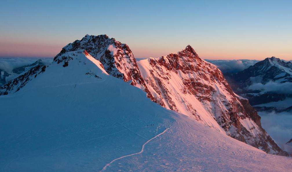 découvrez l'ascension de mount rose, une expérience de randonnée exceptionnelle offrant des panoramas spectaculaires et un défi pour tous les amateurs de nature et d'aventure.