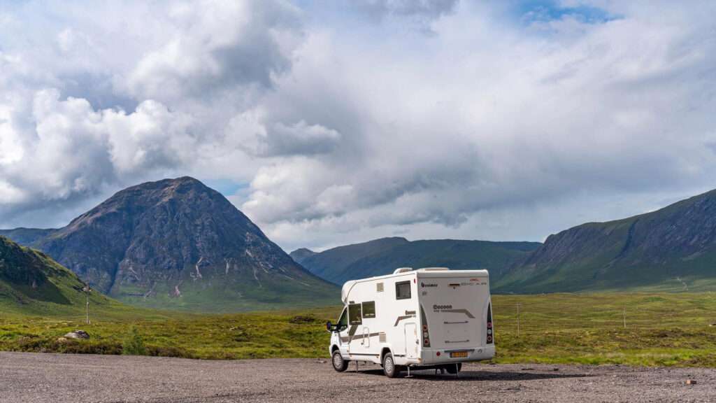 découvrez l'écosse en campervan : liberté, paysages époustouflants et aventures inoubliables sur la route.