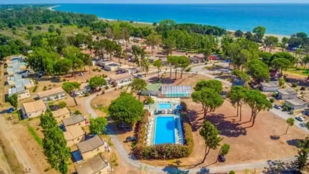 découvrez les meilleurs campings en corse pour des vacances inoubliables entre mer et montagne. trouvez le site idéal pour camper en pleine nature avec toutes les commodités.