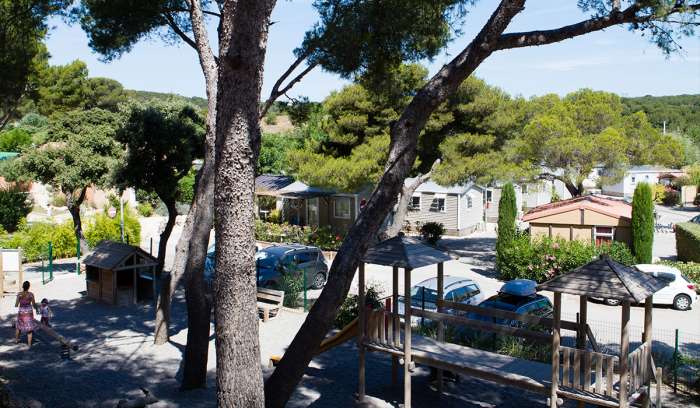 découvrez le camping à sausset-les-pins, un lieu idéal pour des vacances en pleine nature au bord de la méditerranée. profitez de ses plages, de ses activités de plein air et d’un cadre chaleureux.