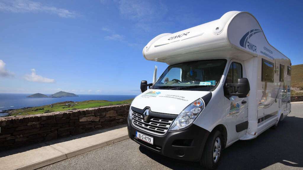 découvrez l'irlande en campervan : liberté, nature et aventures inoubliables sur les routes pittoresques de l'île d'émeraude.