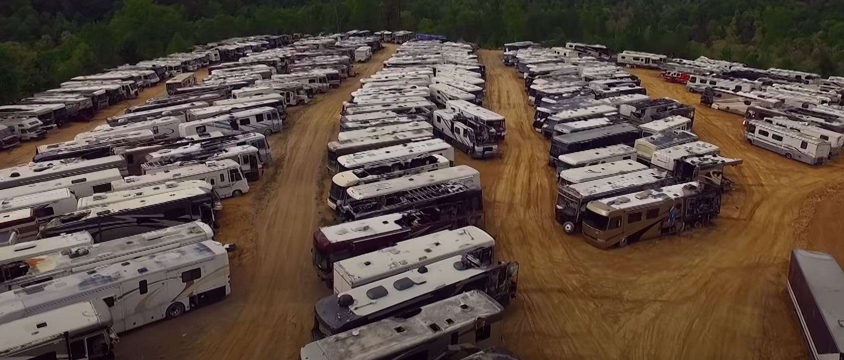 découvrez notre casse spécialisée en camping-cars : pièces d'occasion de qualité, accessoires et véhicules à petit prix pour votre motorhome.