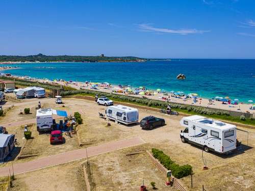découvrez le camping en bord de mer en sardaigne : plages paradisiaques, nature préservée et ambiance conviviale pour des vacances inoubliables au cœur de la méditerranée.