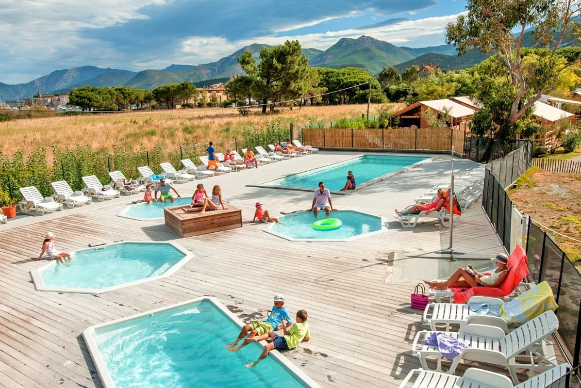 découvrez les meilleurs campings en corse pour des vacances inoubliables entre mer et montagne. profitez de la nature, des plages et d'activités en plein air dans un cadre idyllique.