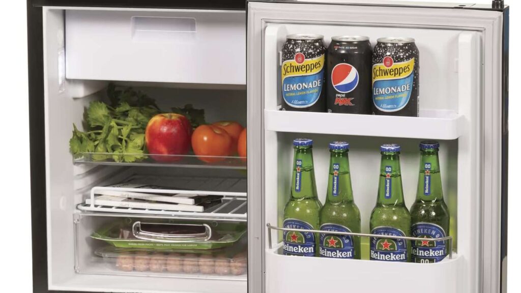 découvrez notre sélection de frigos pour caravanes, conçus pour garder vos aliments frais lors de vos voyages en plein air. compact, efficace et économique en énergie.