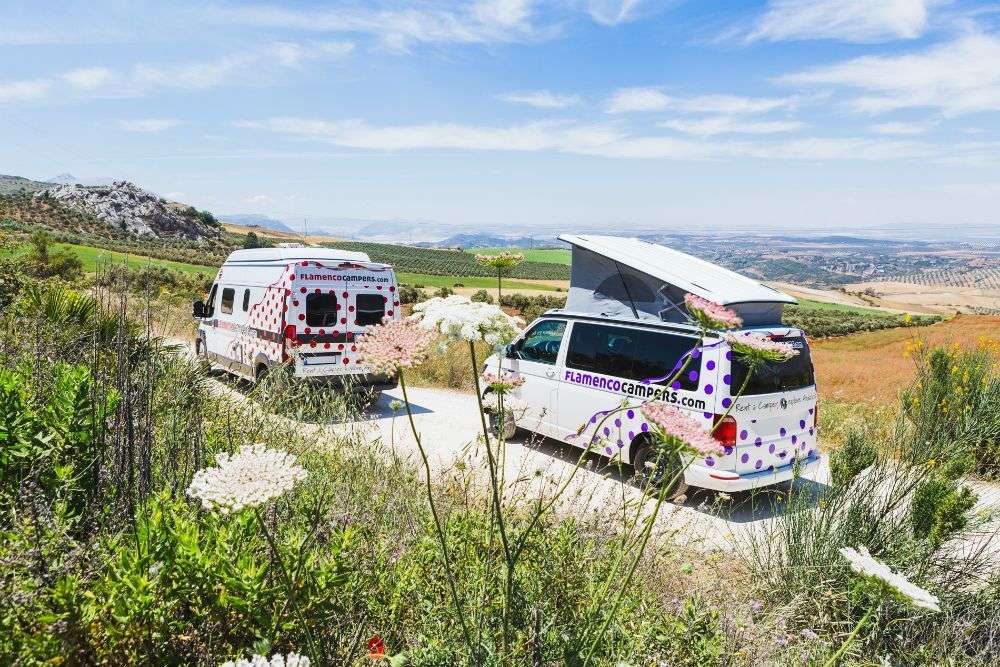 découvrez l'aventure ultime en espagne avec un road trip en van aménagé. explorez des paysages magnifiques, des plages secrètes et des villages authentiques à votre rythme.